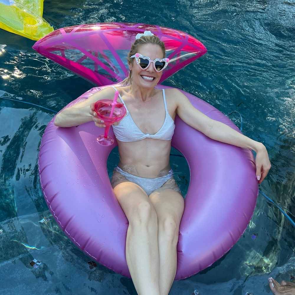 🦩Pink Diamond Engagement Ring, Inflatable Pool Float, Bach Party, Original Box